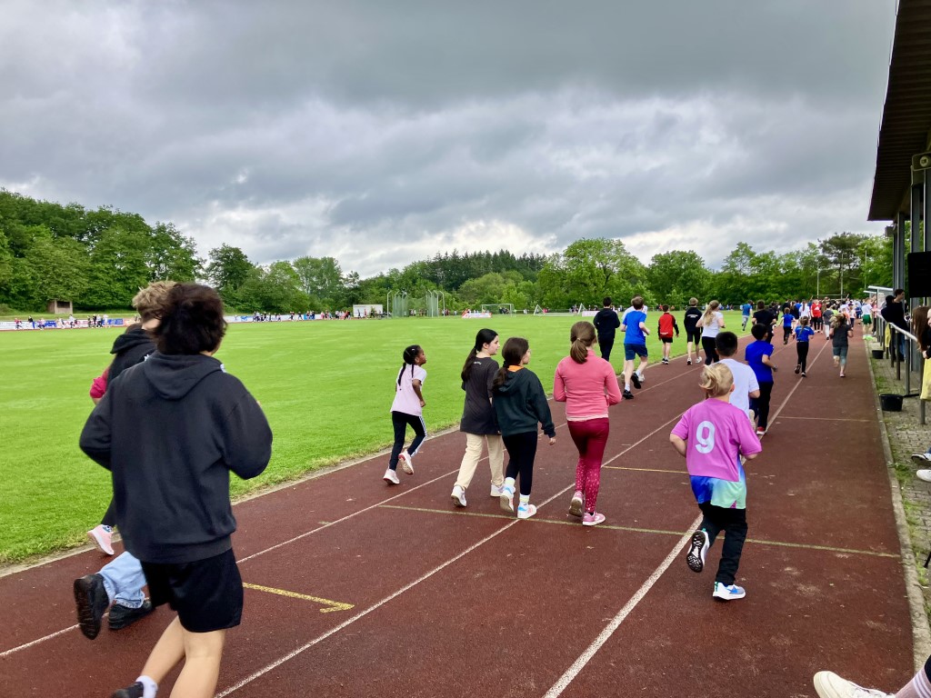 Sponsorlauf erbringt 27.767,52 Euro - 13 Klassen tun sich besonders hervor